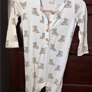 Kate Quinn Organics Ice Skating Romper 12-18 mos